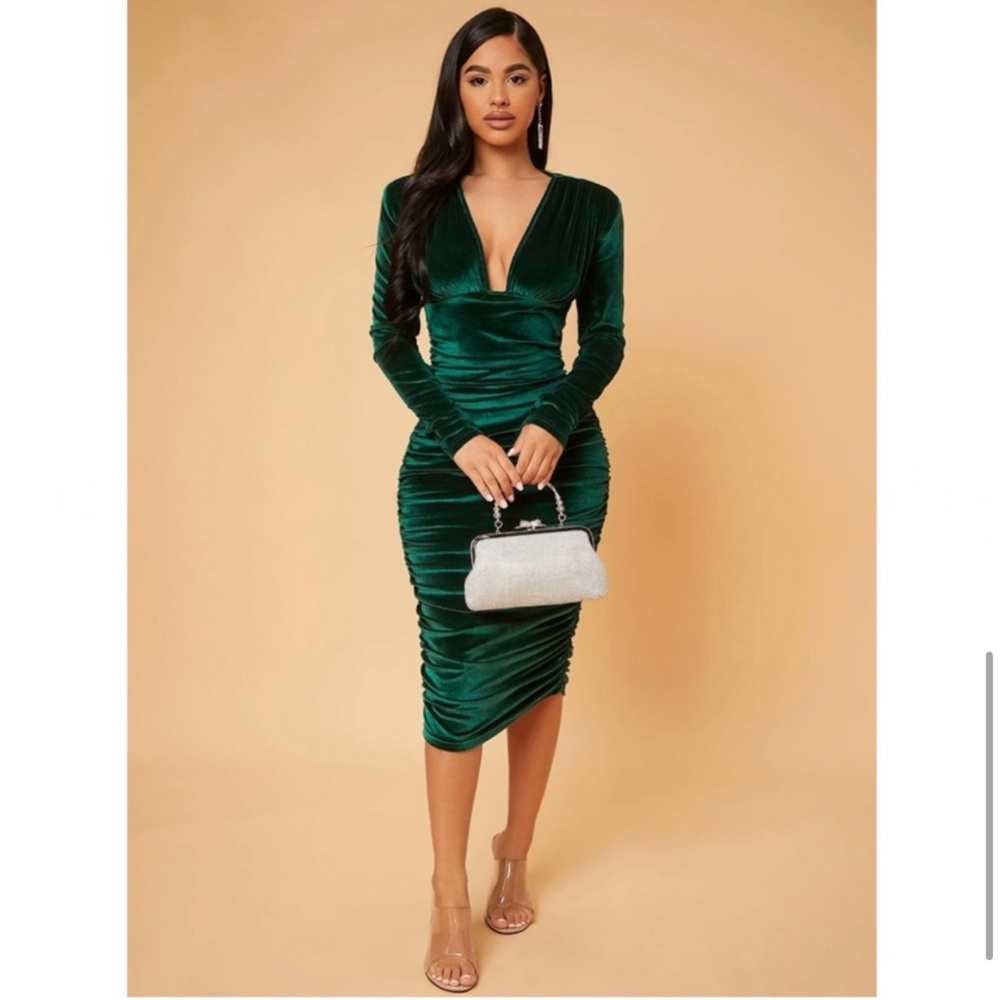 Deep V Neck Ruched Velvet Green Long Sleeve Midi Dress